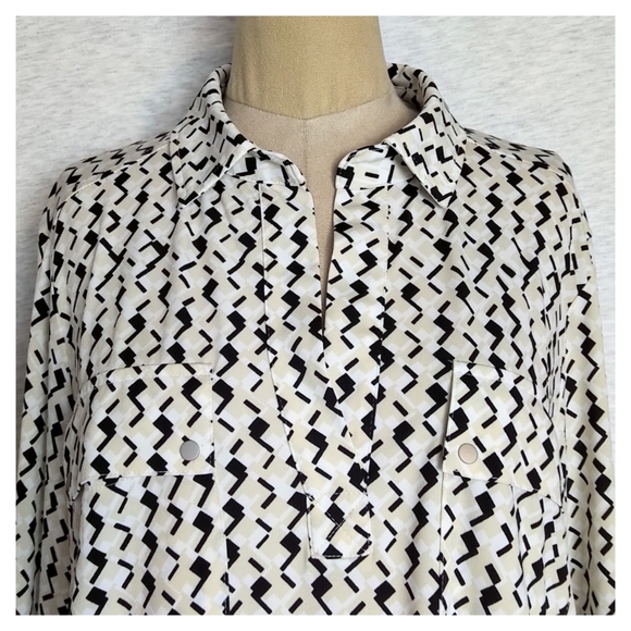 NWT Jones New York Signature Abstract Geometric Print 1/2 Button Blouse - Picture 2 of 6